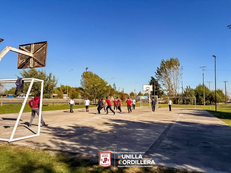 ¡Nuestra escuela se mueve con energía! 🏃‍♀️☀️  