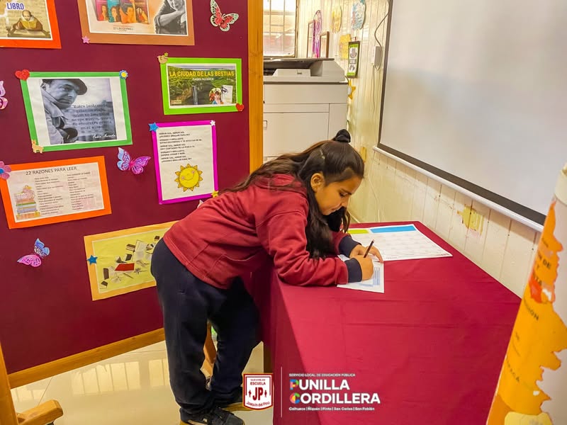 ¡La democracia se vive en nuestra escuela! 🗳️✨