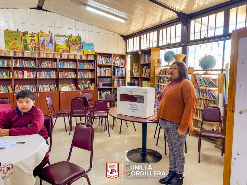 ¡La democracia se vive en nuestra escuela! 🗳️✨  