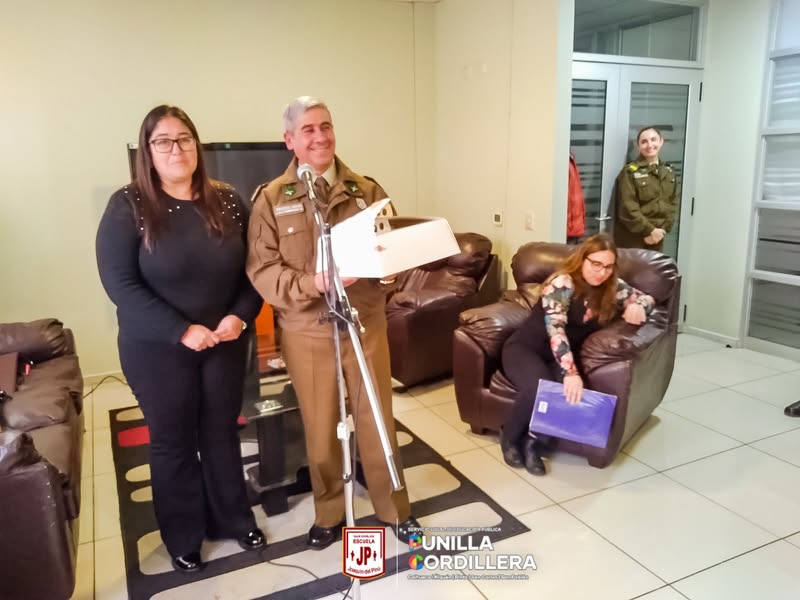 ¡Celebrando 99 años de historia de Carabineros de Chile junto a nuestra comunidad! 👮‍♂️✨
