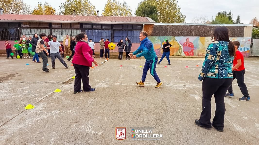 ¡56 años formando historias y comunidad! 🥳🏫✨