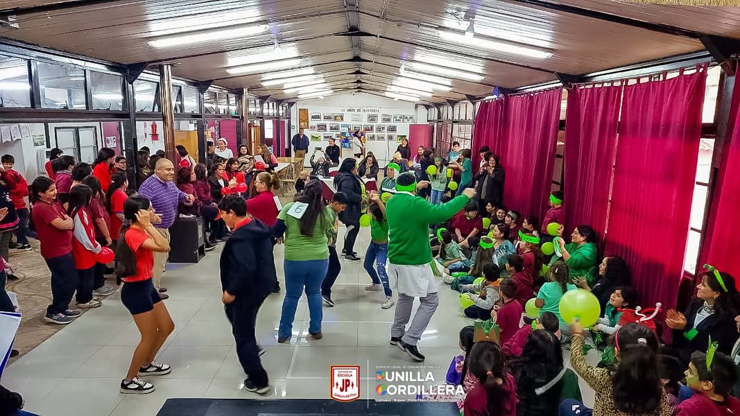 ¡56 años formando historias y comunidad! 🥳🏫✨