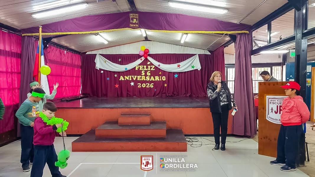 ¡56 años formando historias y comunidad! 🥳🏫✨