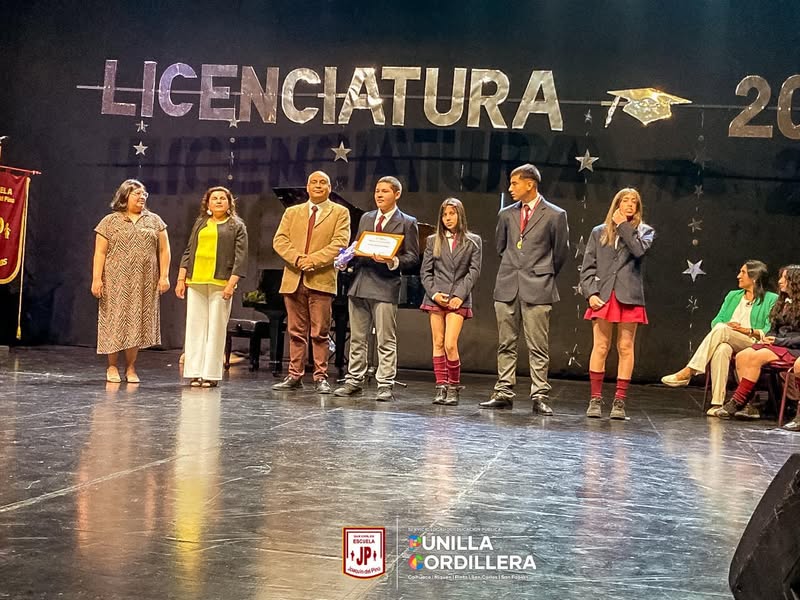 Estudiantes de octavo conmemoraron su licenciatura