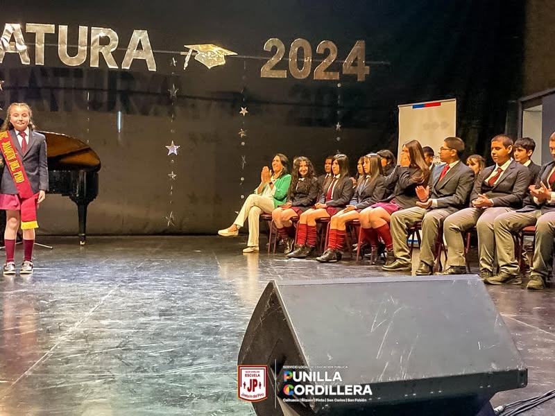 Estudiantes de octavo conmemoraron su licenciatura