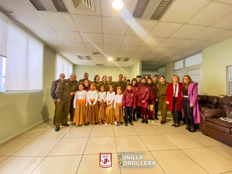 Visita a Carabineros en sus 98 años de vida.
