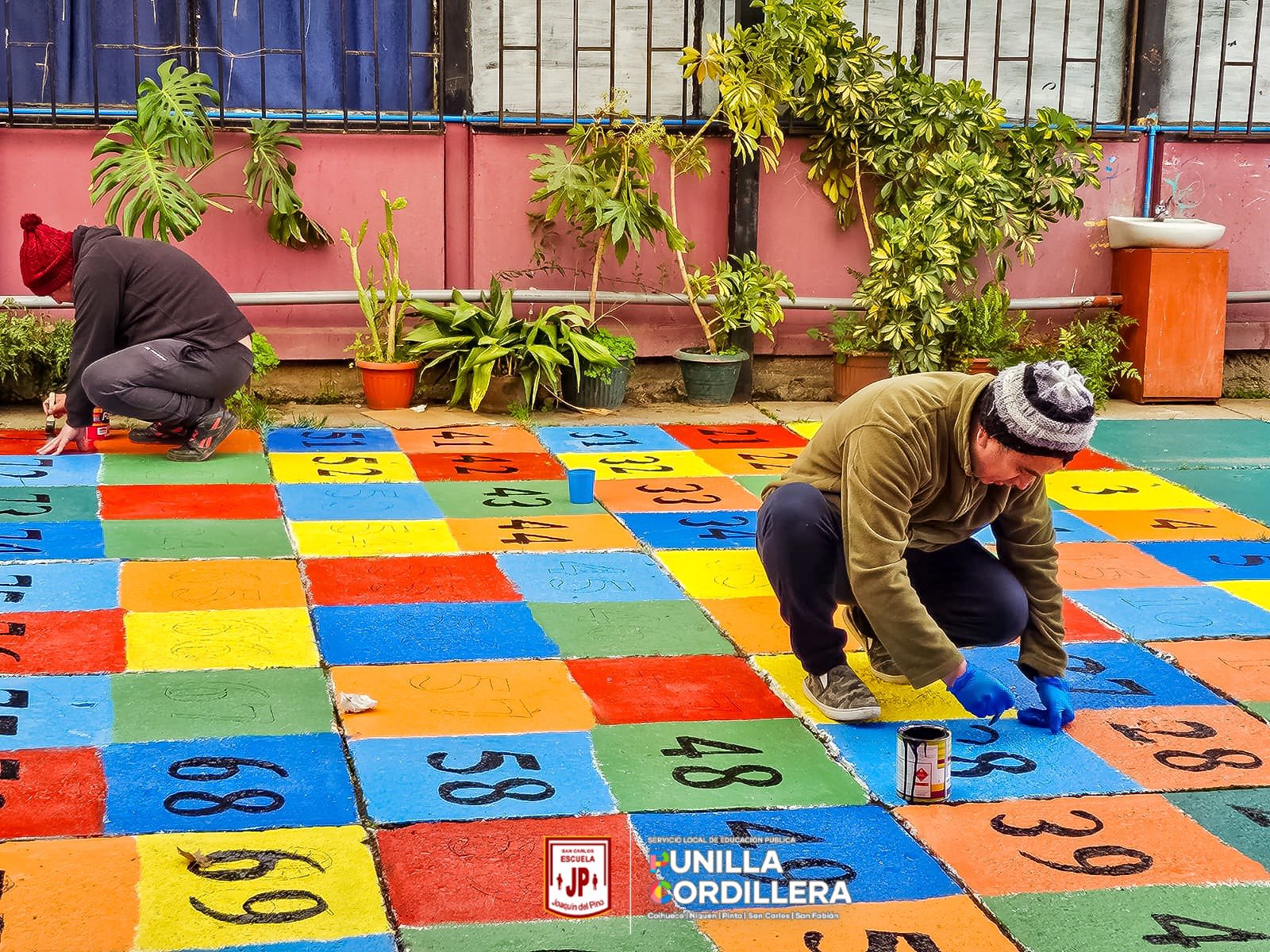 creación de juegos en el patio del colegio.
